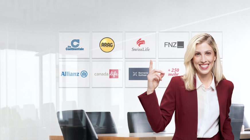 Beraterin zeigt auf Partner-Versicherungen wie Allianz, Swiss Life und Nürnberger